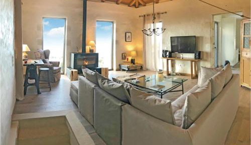 Four-Bedroom Holiday Home