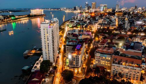 Superior Queen with Balcony and City View