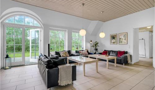 Seven-Bedroom Holiday Home