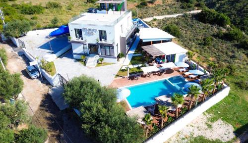 Deluxe Double Room with Side Sea View