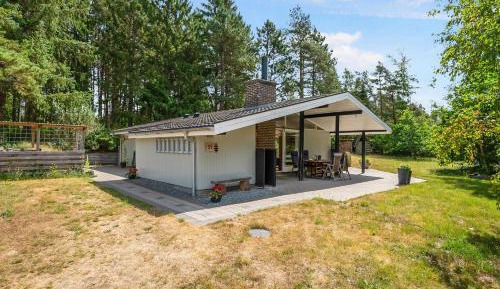 Three-Bedroom Holiday Home 