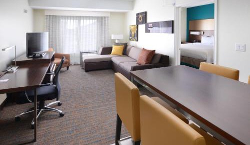 One-Bedroom King Suite with Sofa Bed and City View