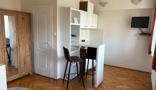 Studio (2 Adults)