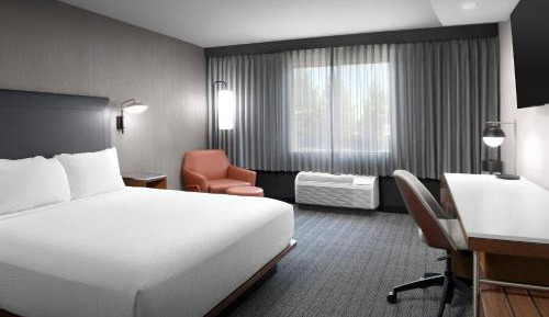 King Room with Sofa Bed and Adapted Tub - Mobility and Hearing Accessible