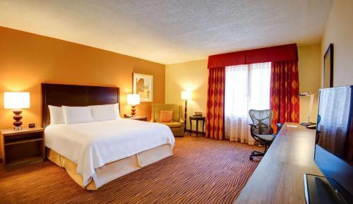 King Room with Accessible Tub - Mobility Access