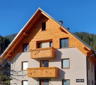Apartment with Mountain View