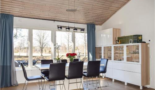 Three-Bedroom Holiday Home 