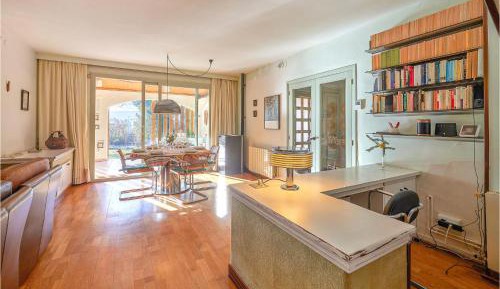 Three-Bedroom Holiday Home 
