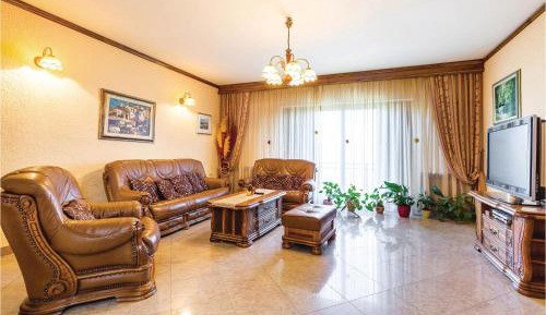 Three-Bedroom Holiday Home 