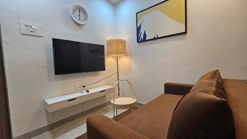 One-Bedroom Apartment with Balcony