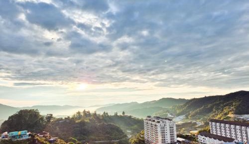 Three-Bedroom Premium Apartment with Resort View