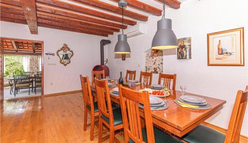 Three-Bedroom Holiday Home 