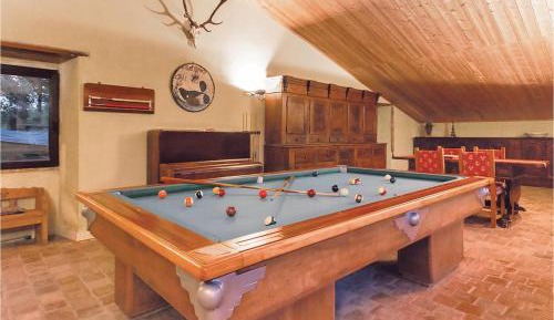 Ten-Bedroom Holiday Home