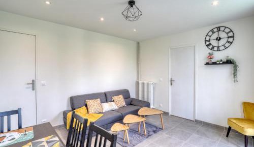 Three-Bedroom Apartment with Balcony