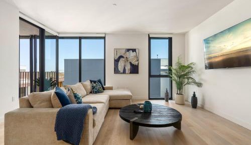 Two-Bedroom Deluxe Apartment with Balcony