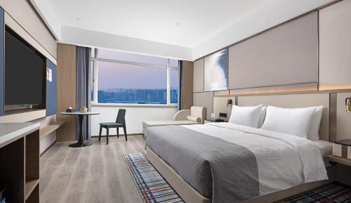 Deluxe Queen Room