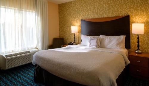 King Room with Roll-In Shower - Mobility and Hearing Accessible