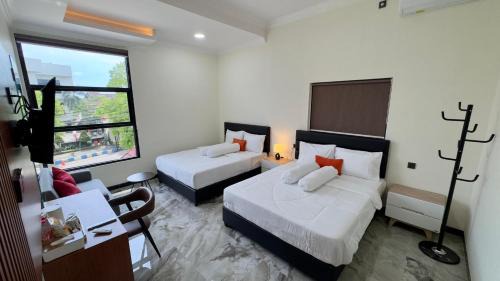 Deluxe Family Room
