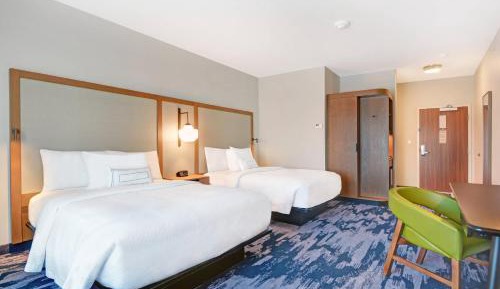 Queen Room with Two Queen Beds and Adapted Tub - Mobility Accessible