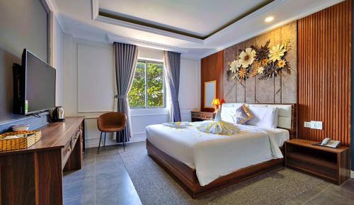 Deluxe Queen Room