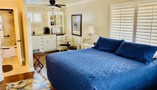 Deluxe King Room with Bath