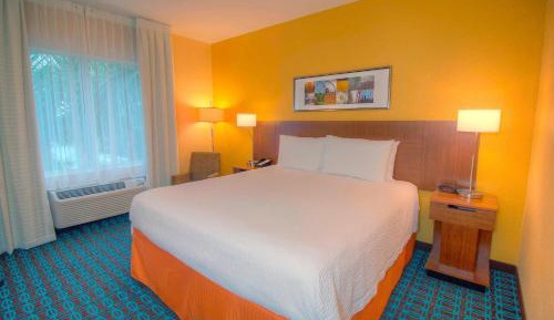 King Room with Adapted Tub - Mobility and Hearing Accessible