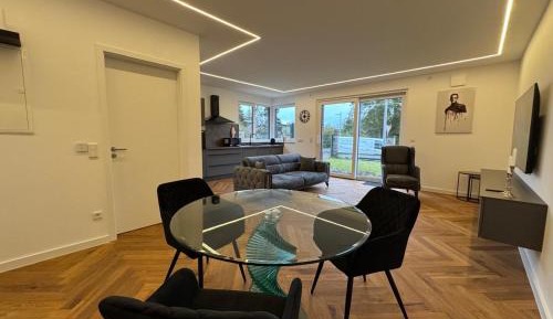 One-Bedroom Deluxe Apartment