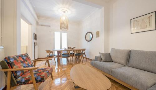 Two-Bedroom Deluxe Apartment with Balcony