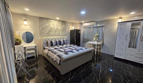 Deluxe Double Room (2 Adults + 1 Child)