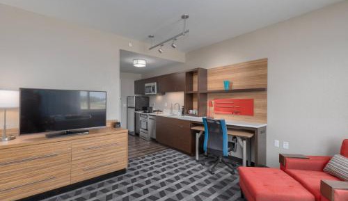 1 Bedroom Suite, 1 Queen, Sofa bed
