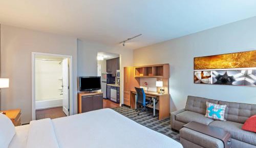 King Studio with Sofa Bed - Hearing Accessible