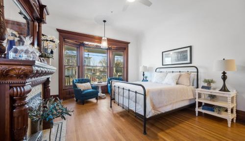 Two-Bedroom Deluxe Apartment