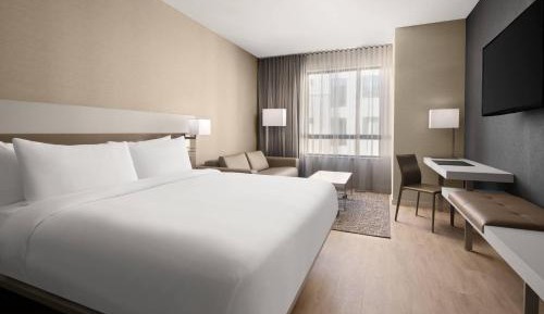 Guest room, 1 King, City view