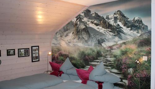 Apartment with Mountain View