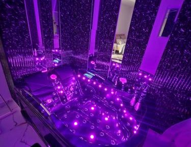 Studio with Spa Bath