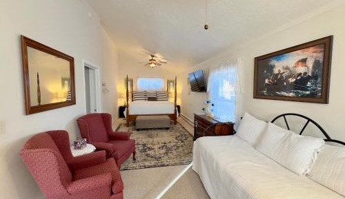 Quadruple Room with Private Bathroom