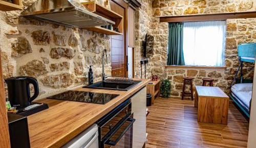 One-Bedroom Apartment with Lake View