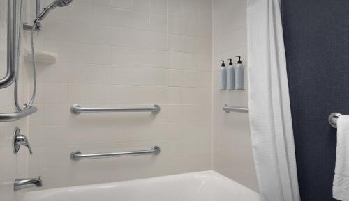 King Studio with Sofa Bed and Adapted Tub - Mobility and Hearing Accessible