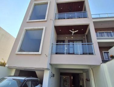 Three-Bedroom Apartment with Balcony