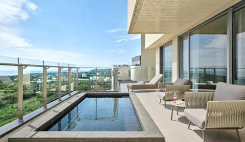 Prestige Hill Suite Garden View + Breakfast for 4