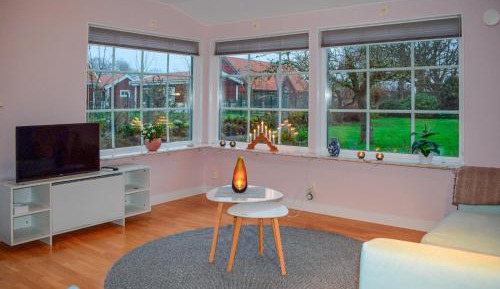 One-Bedroom Holiday Home