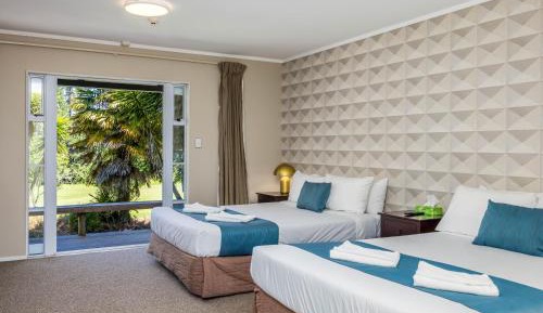 Family Room with Garden View