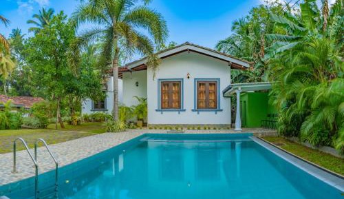 Villa with Garden View