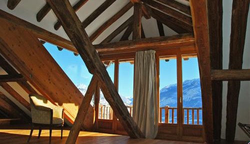 Suite with Mountain View