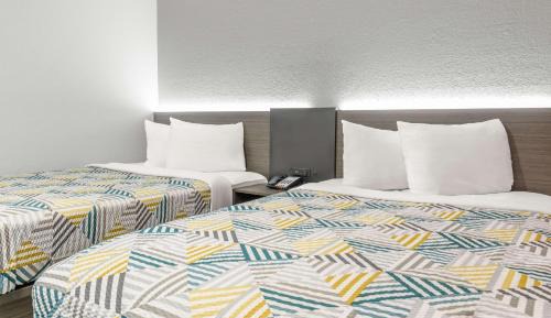 2 Queen Beds Accessible Non-Smoking