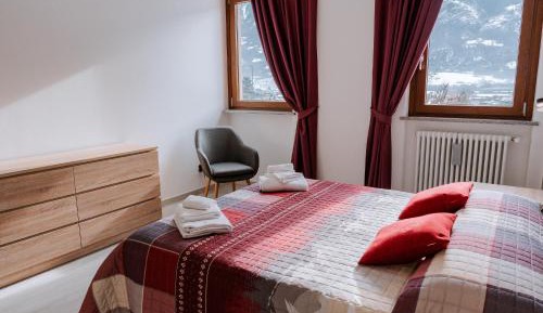 Two-Bedroom Apartment with Mountain View