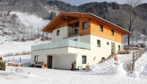 Apartment with Mountain View