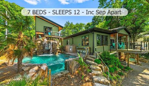 Three-Bedroom Holiday Home 