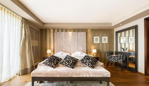 Junior Suite with Lake View