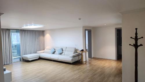 Four-Bedroom Luxury Apartment